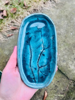 Talerz podłużny ok 17 cm Turkus z roślinami